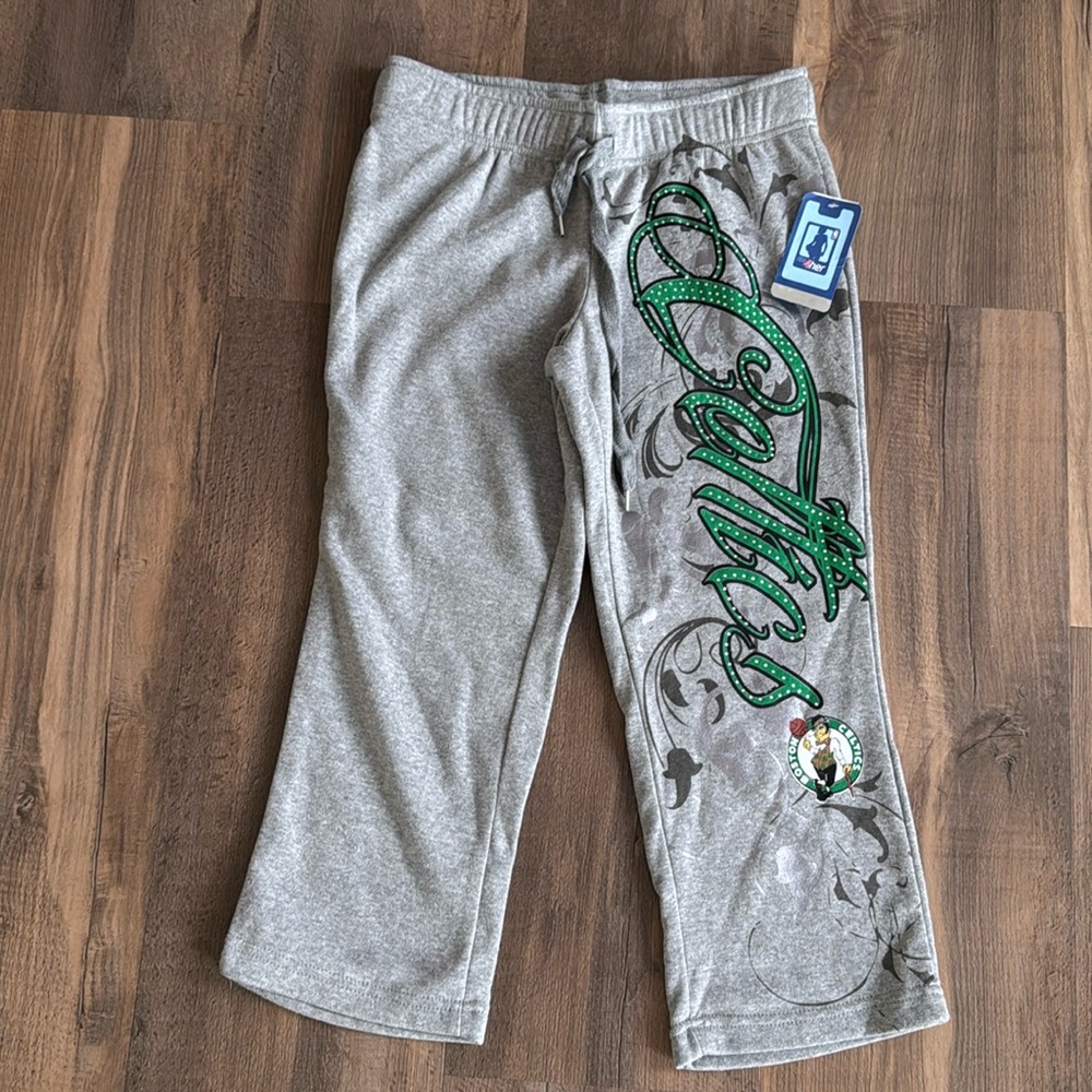 NBA 4 her Celtics cropped sweatpants
